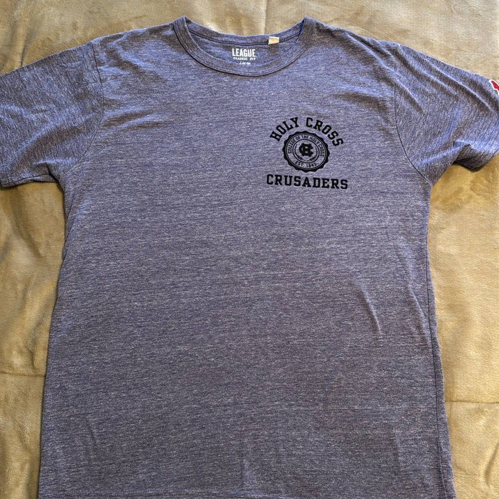 Holy Cross Crusaders Mens Tshirt size L